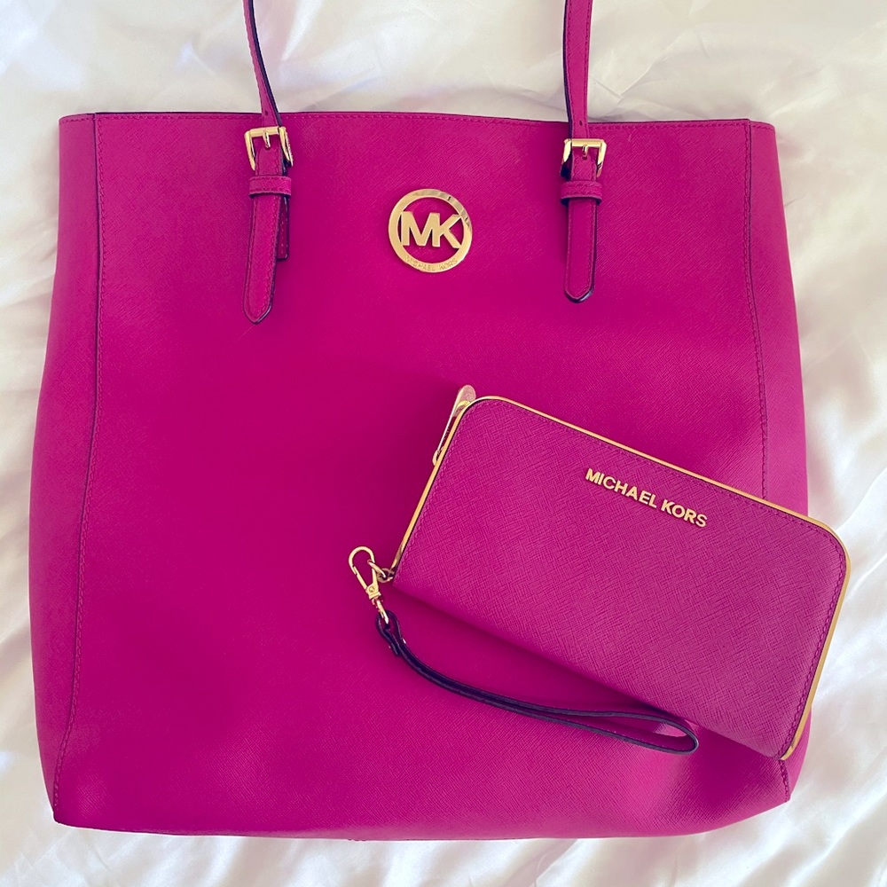 SOLD💖Michael Kors Hot Pink Purse & Wallet Set 💖